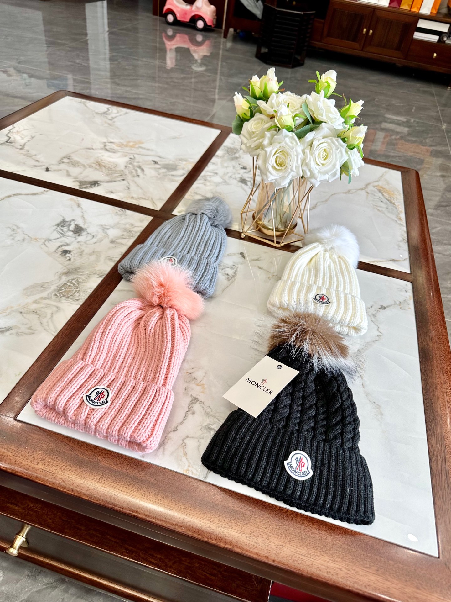 moncler hat model 10